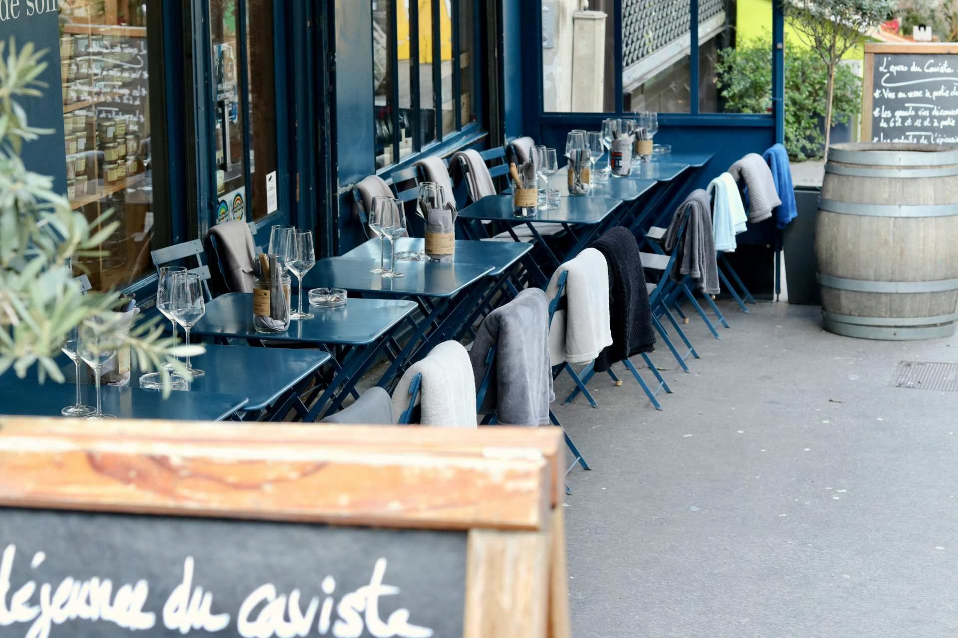 Terraza de restaurante vacía